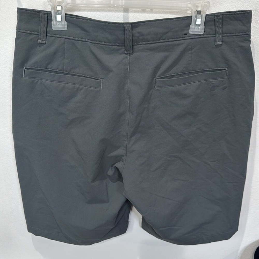 Under Armor Grey Flat Front Men's Shorts size 36 - Picture 3 of 5